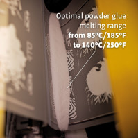 Detail potisku textilu pomocí DTF Hot Peel transferu